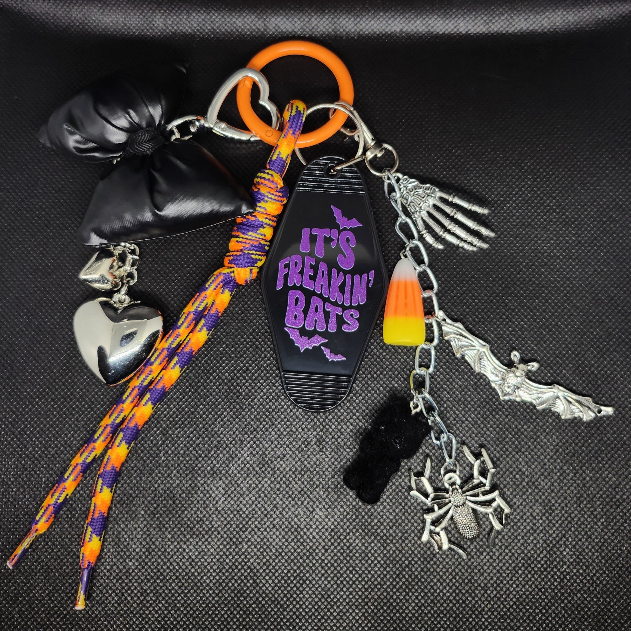 🦇 “Freakin’ Bats” Charm Keychain 🎃