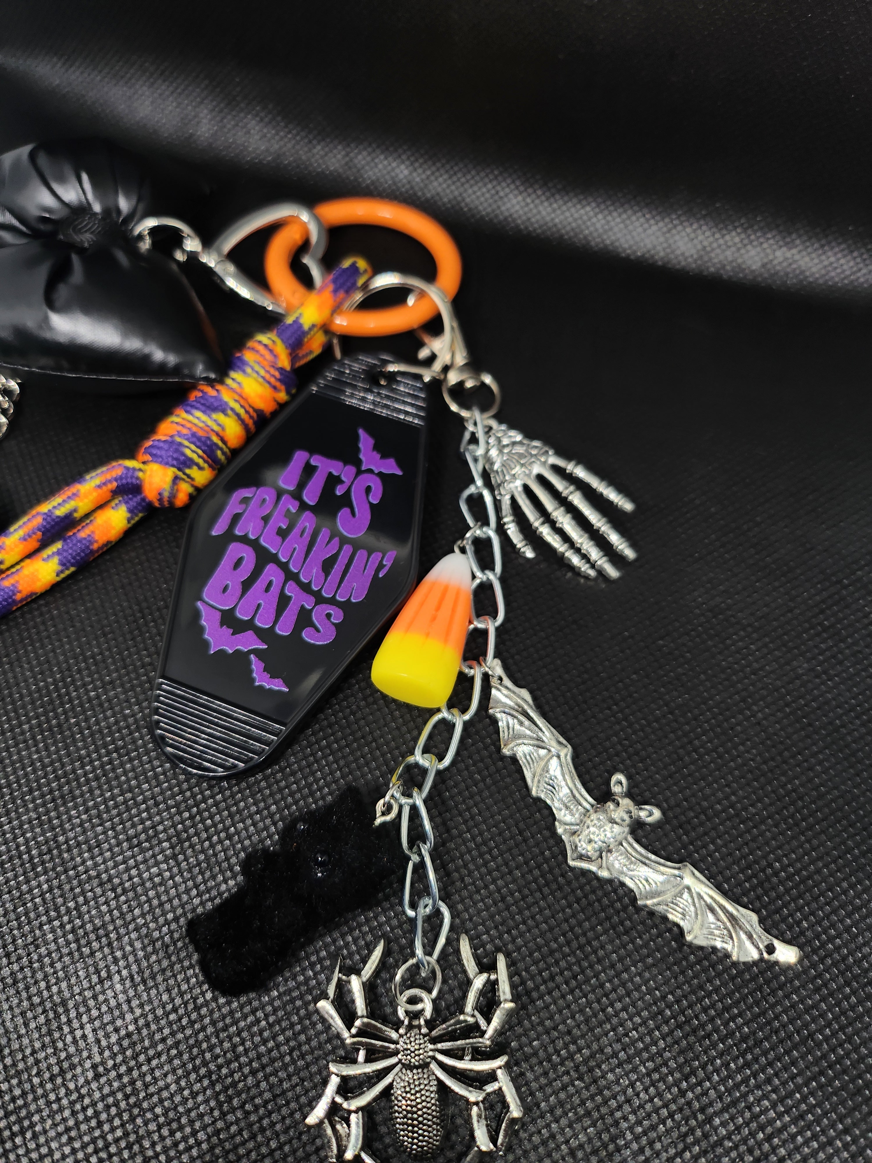 🦇 “Freakin’ Bats” Charm Keychain 🎃